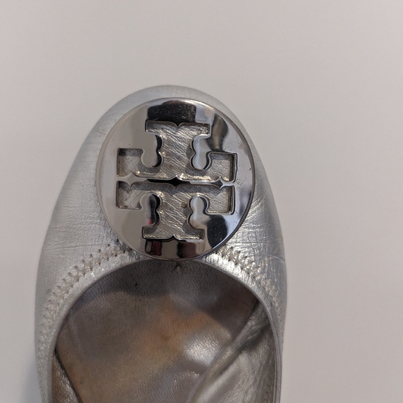 Tory Burch silver leather flats sz 6/36 - Picture 3 of 8